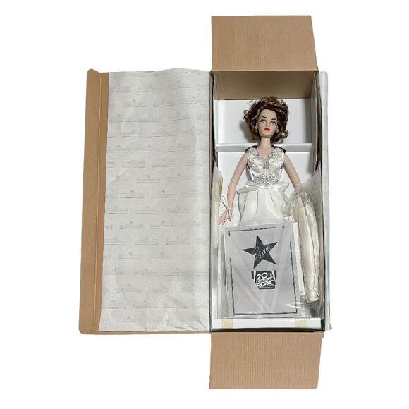 2000 Ashton Drake Madra Lord 20th Century Fox All About Eve Dressed Doll NRFB - Picture 8 of 8